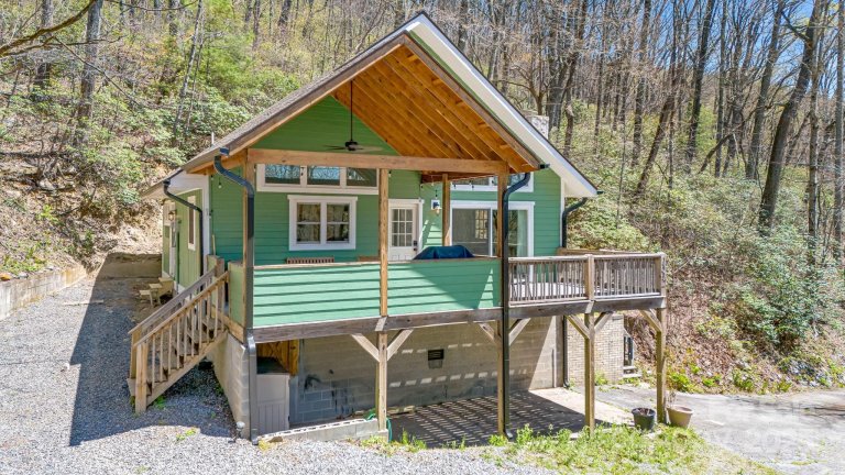1512 Hickory Acres Road sold home in Hickory Acres, Hendersonville, NC