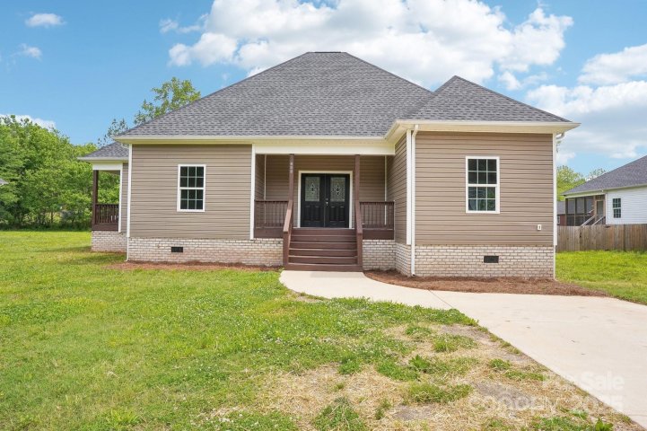 205 Sheffield Drive sold home in English Garden Park, York, SC