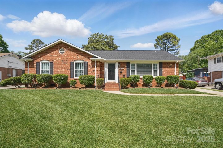 1917 Bentley Place sold home in Country Club, Charlotte, NC