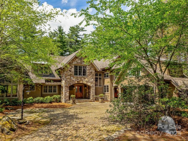 228 Mills Creek Trace active home in Lake Toxaway Estates, Lake Toxaway, NC