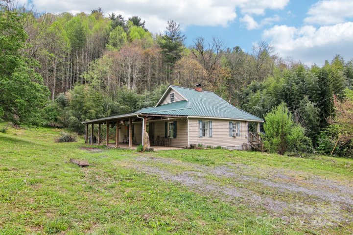 1064 Water Wheel Cove sold home in Panther Creek Estates, Clyde, NC