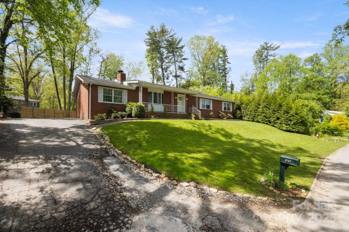1727 Meadowbrook Terrace sold home in DRUID HILLS, Hendersonville, NC