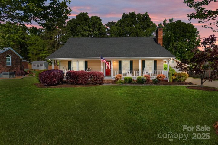 806 Mcgregor Drive sold home in Woodcreek, Concord, NC