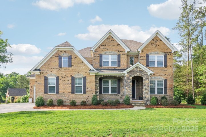 1004 Princesa Drive sold home in Quintessa, Matthews, NC
