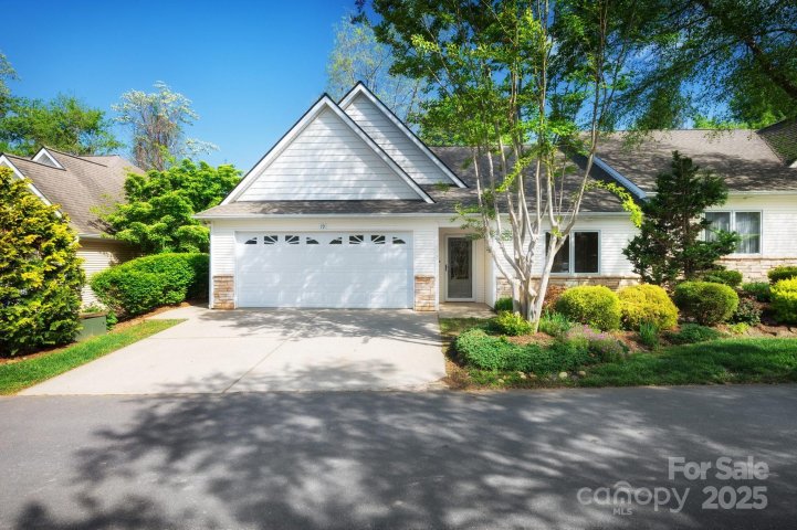 19 Beekeeper Trail sold home in Bee Tree Village, Swannanoa, NC