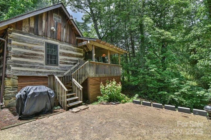 716 9th Street sold home in Lakewood, Black Mountain, NC