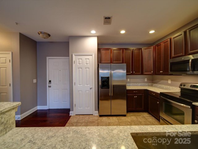 1000 E Woodlawn Road 402 sold home in Preston Flats, Charlotte, NC