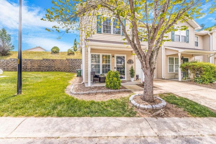 41 Lanceford Circle sold home in Stafford Hills, Fletcher, NC