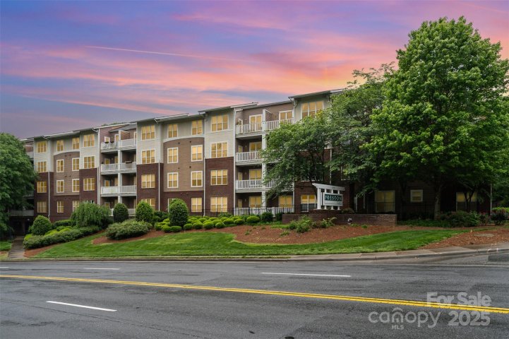 1000 E Woodlawn Road 315 sold home in Preston Flats, Charlotte, NC