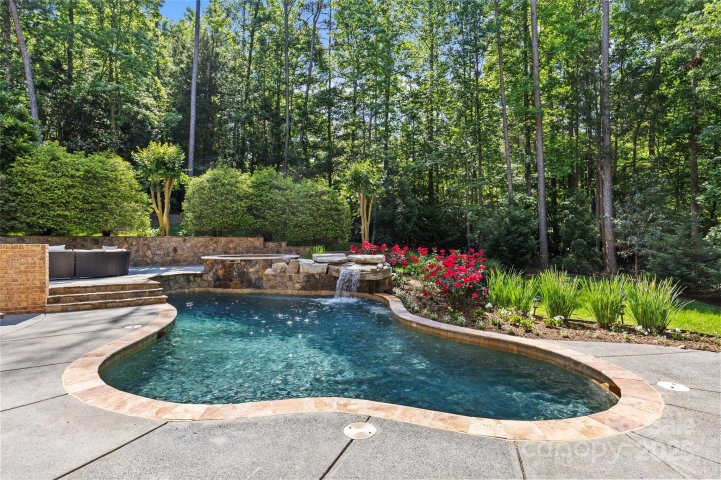 1009 Seminole Drive sold home in Firethorne, Waxhaw, NC
