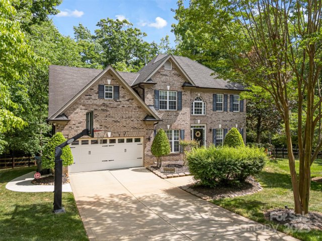 5617 Sugarcane Court sold home in Oxfordshire, Mint Hill, NC