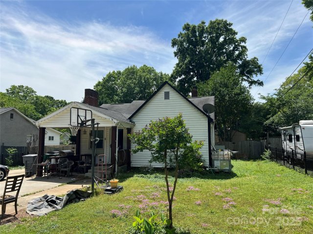 1212 Meadow Lane pending home in Plaza Forest, Charlotte, NC