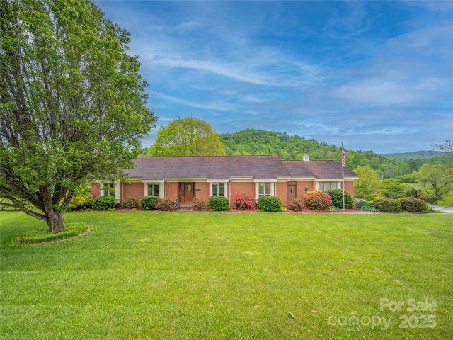 24 Beaumont Drive sold home in Beaumont Estates, Hendersonville, NC