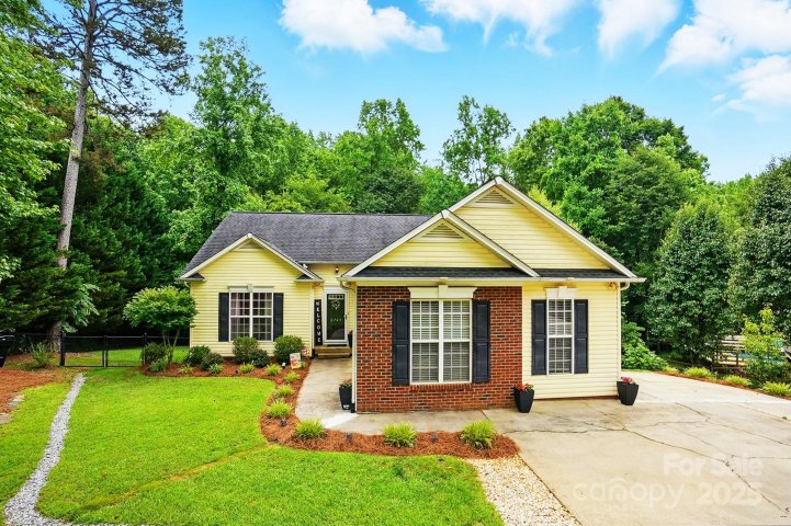 2745 Stockwood Drive sold home in Saddlewood, Gastonia, NC