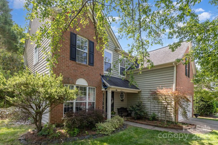 815 Clearbrook Road sold home in Matthews Estates, Matthews, NC
