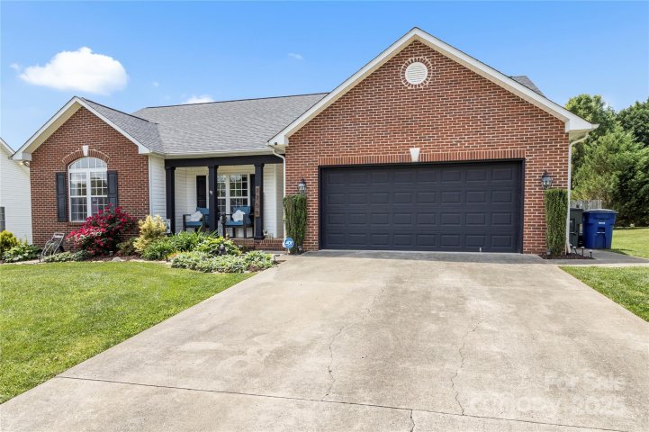 1759 Nw Pipers Ridge Circle sold home in Pipers Ridge, Conover, NC