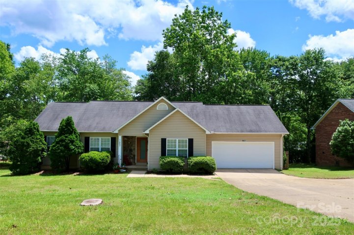 1657 6th Street sold home in Providence Forest, Hickory, NC