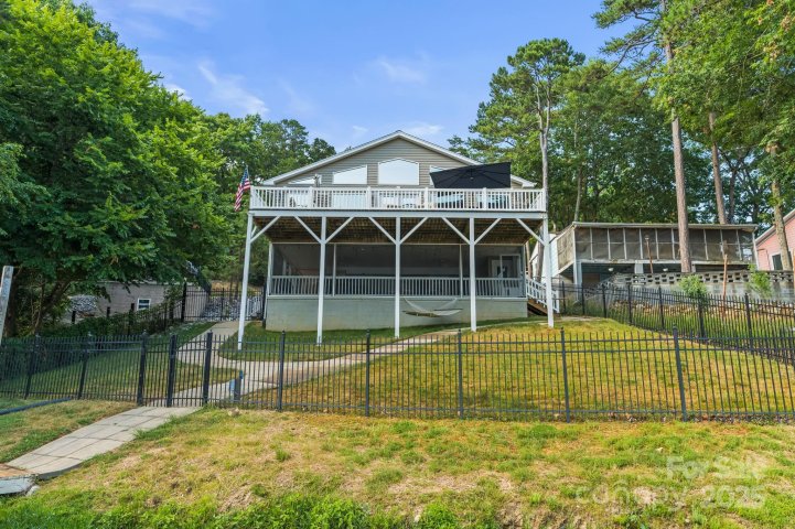 592 Shoreline Road sold home in Dixie Shores, New London, NC