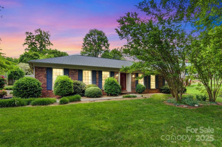 1940 12th Street sold home in Huntington Forest, Hickory, NC
