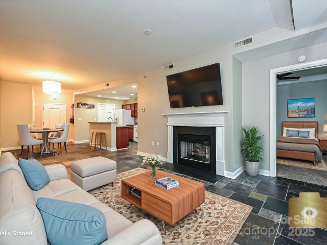 718 W Trade Street sold home in Gateway Plaza, Charlotte, NC