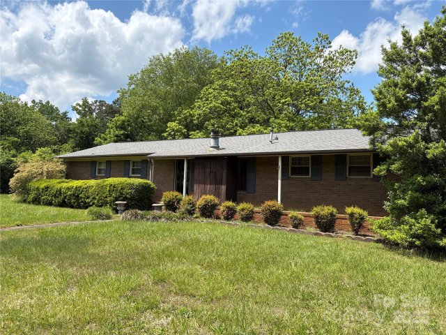 947 Ravendale Drive sold home in Oakdale, Charlotte, NC