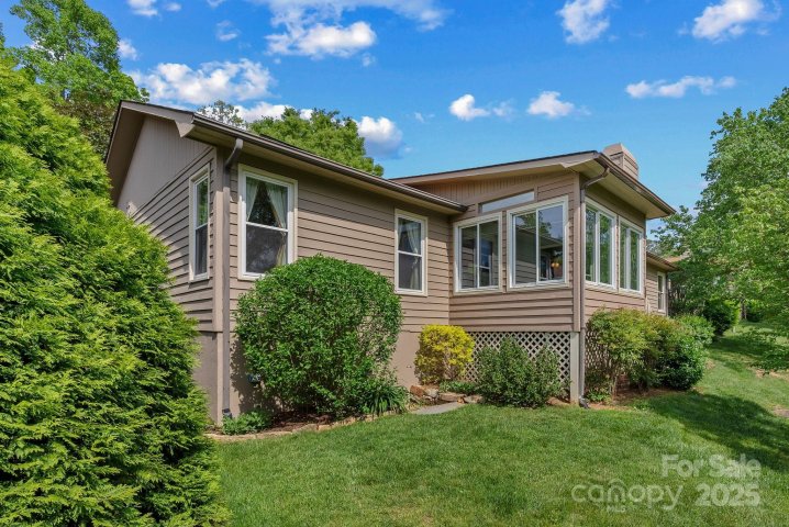 4 B Hedgerose Court sold home in Hawthorne, Asheville, NC
