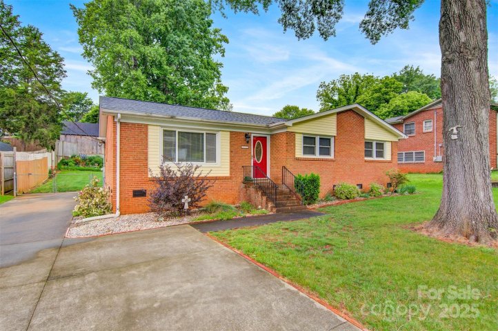 1405 8th Avenue sold home in Lyle Haven, Conover, NC