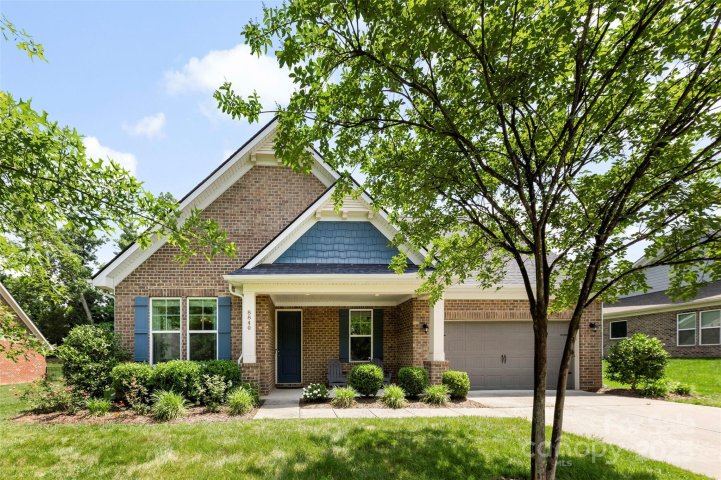 8840 Mullis Forest Court sold home in Olde Stonegate, Mint Hill, NC