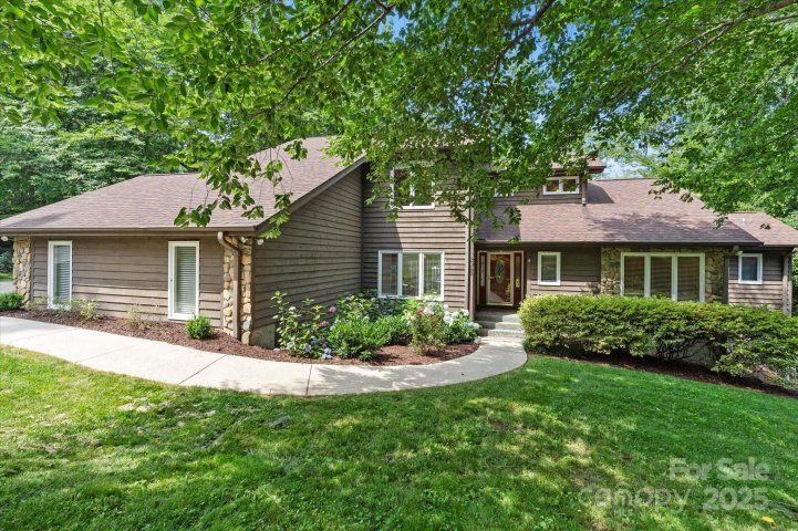 2045 10th Street Lane sold home in Lakeland Park, Hickory, NC