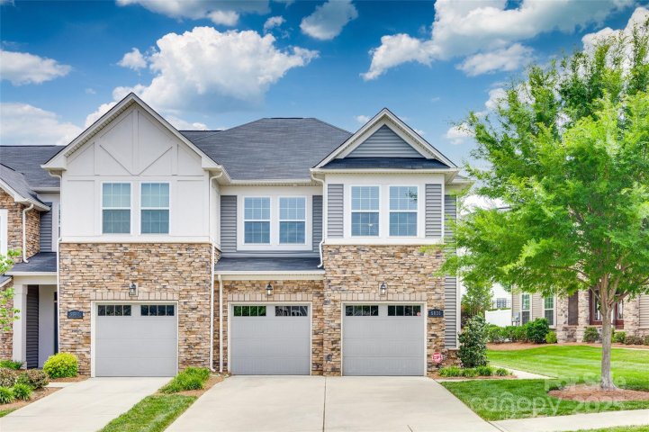 5836 Clan Maclaine Drive sold home in Stonehaven at Berewick, Charlotte, NC