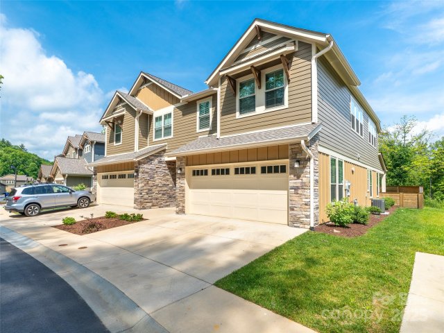 572 Sweet Birch Park Lane sold home in Sweet Birch Commons, Black Mountain, NC