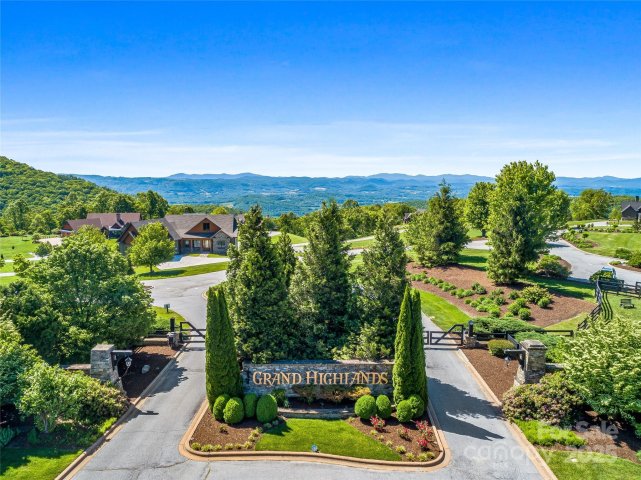 99999 Snow Ridge Drive pending home in Grand Highlands At Bearwallow, Hendersonville, NC