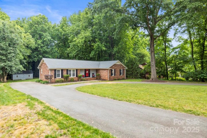 8938 Glencroft Road sold home in Glencroft, Mint Hill, NC
