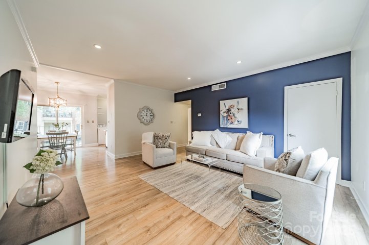 5927 Quail Hollow Road pending home in Quail Hill, Charlotte, NC