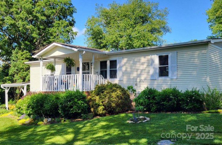 101 Cumberland Drive sold home in Cumberland Village, Hendersonville, NC
