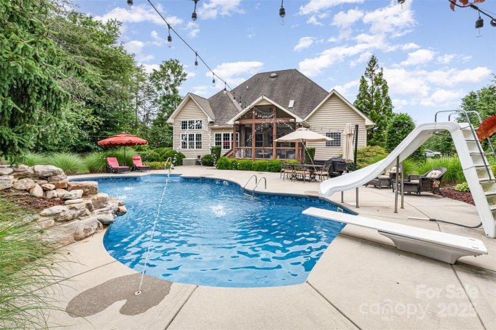 6057 Erie View Court sold home in Killian Crossing, Denver, NC