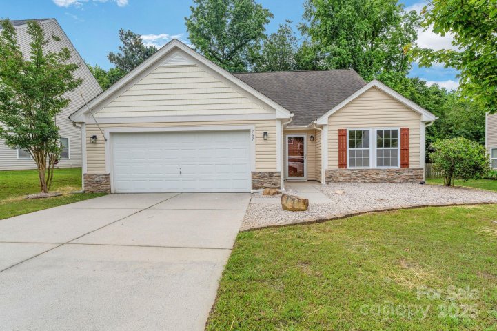 737 Lynville Lane sold home in Village Green at Wellsbrook, Rock Hill, SC