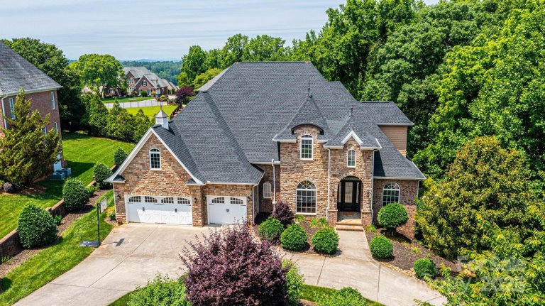4431 1st Street Drive sold home in Moores Ferry, Hickory, NC