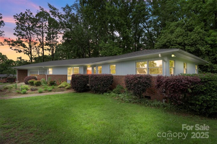 2666 Providence Drive sold home in Lakewood Forest, Gastonia, NC
