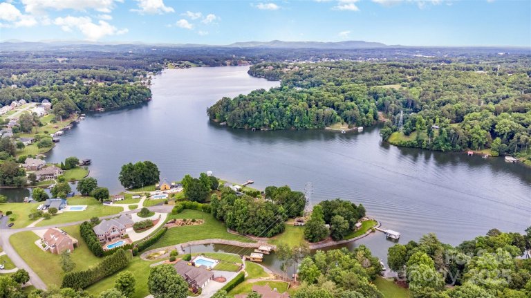 6255 Mountainside Drive sold home in Diamond Point Estates, Hickory, NC