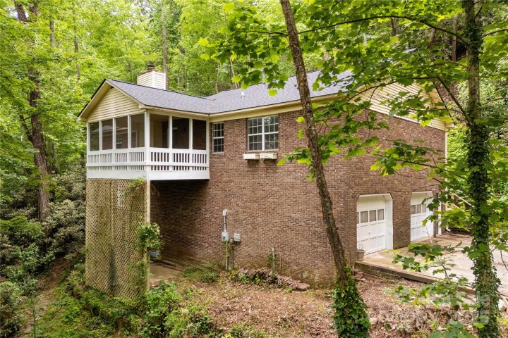 608 Surrey Glen Circle sold home in Hunters Glen, Hendersonville, NC