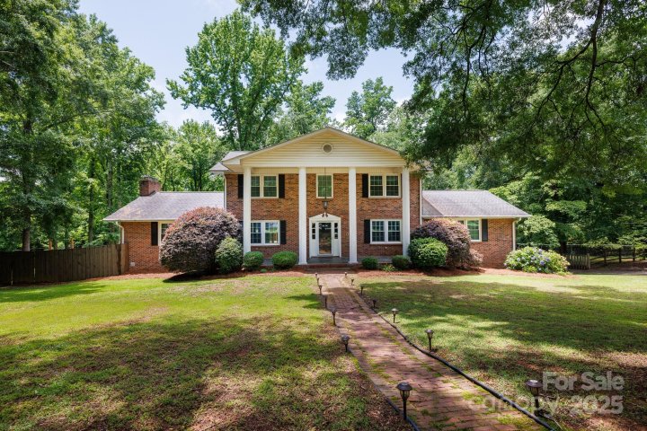 2605 Camelot Drive sold home in Camelot Woods, Rock Hill, SC