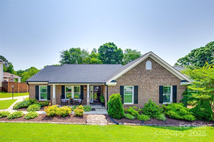 12311 Bentcreek Lane sold home in Southwoods, Matthews, NC