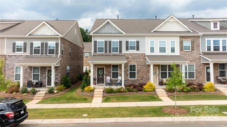 5440 Kinsbridge Drive sold home in Mcewen Village, Mint Hill, NC