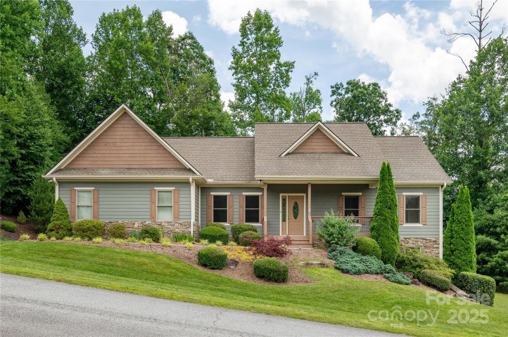 178 Crystal Heights Drive sold home in Crystal Heights, Hendersonville, NC