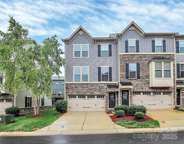 1723 Town Oak Lane sold home in Townes of Oakhurst, Charlotte, NC