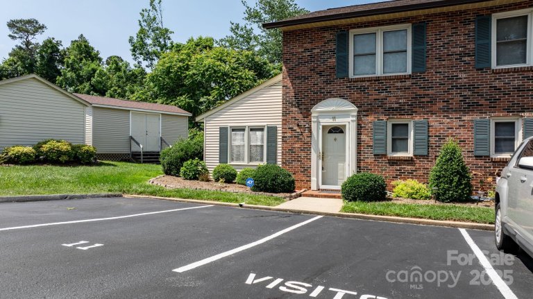 Homes in Tara Woods, Hickory