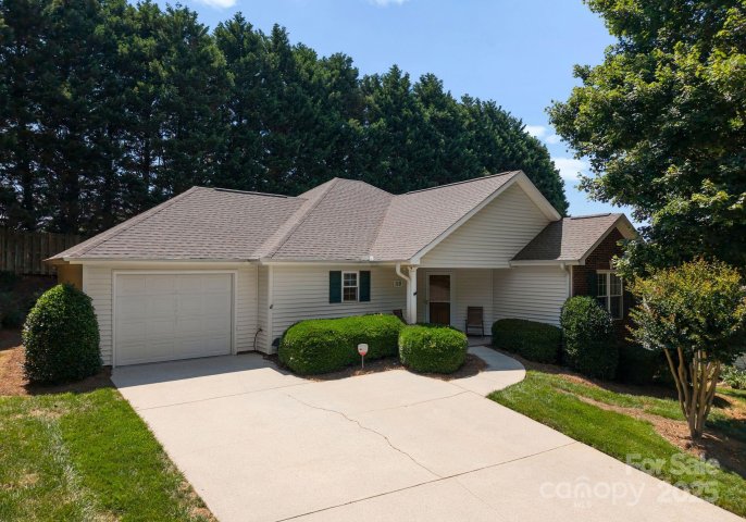 110 Whitehall Drive sold home in The Villages At Oak Tree, Mooresville, NC