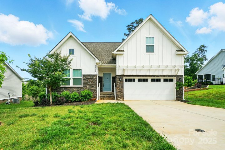 18619 Mainsail Court active home in Edgewater, Lancaster, SC