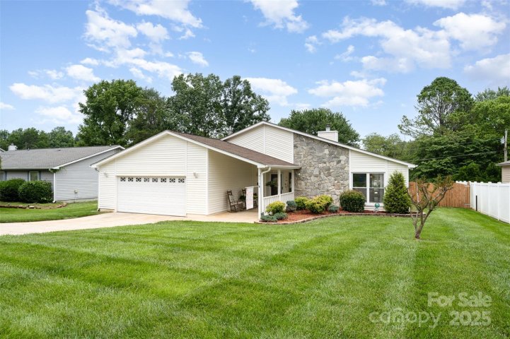 9319 Chislehurst Road sold home in Danbrooke Park, Mint Hill, NC